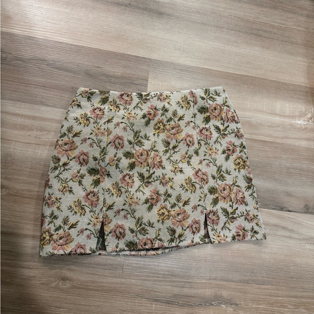 Vintage floral style Mini Pencil Skirt with Slit size large but no stretch